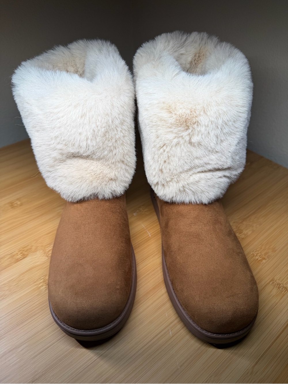 GBG Cozy Suede Aleya Ankle Boots Plush Cream Fur Cuff Winter Cozy Size 8.5 NWOT